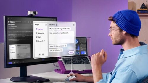 Beskriver en person som sitter framför en dator och använder sig av en AI mjukvara från Logi AI Prompt Builder.